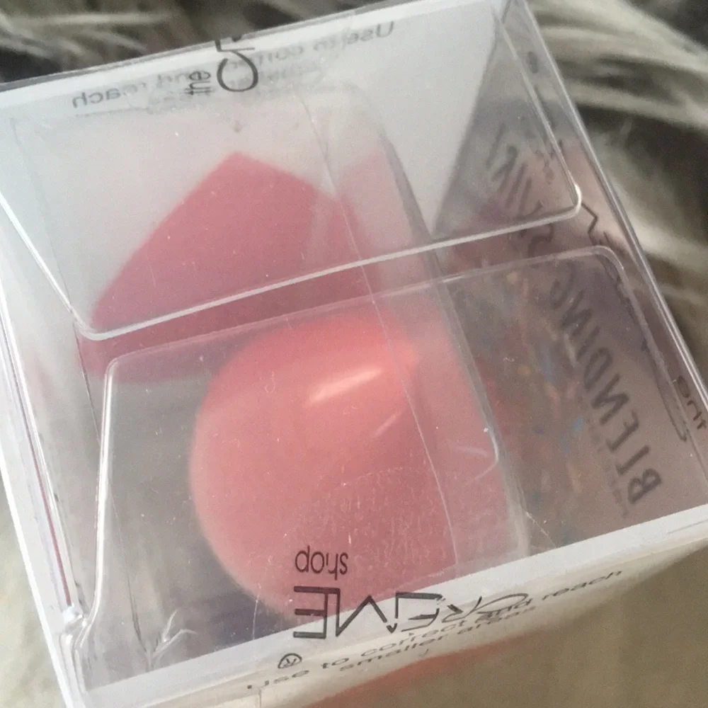 Precision blending sponge
